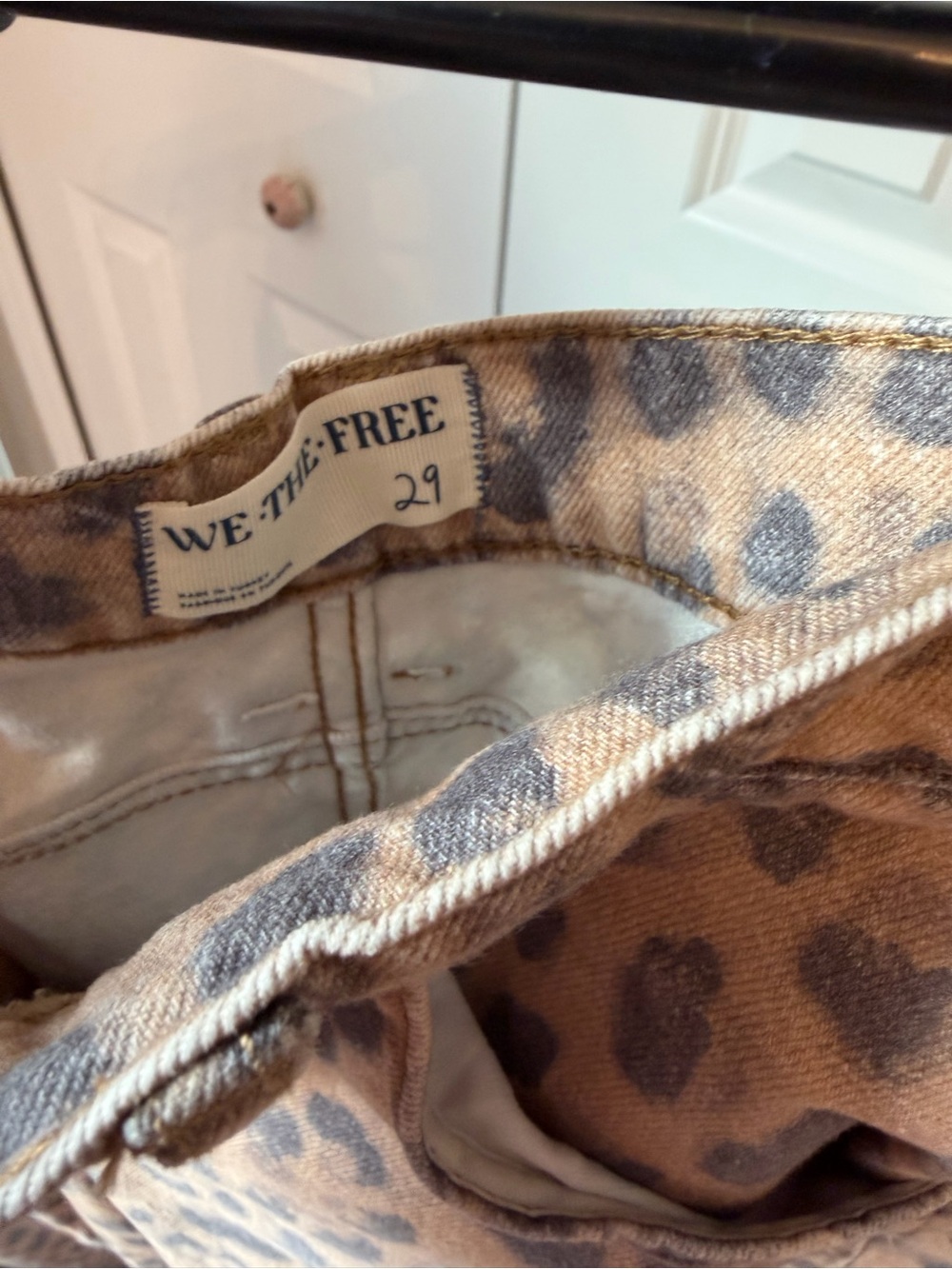 Leopard Print barrel Leg Jeans size 29 - Picture 4 of 6